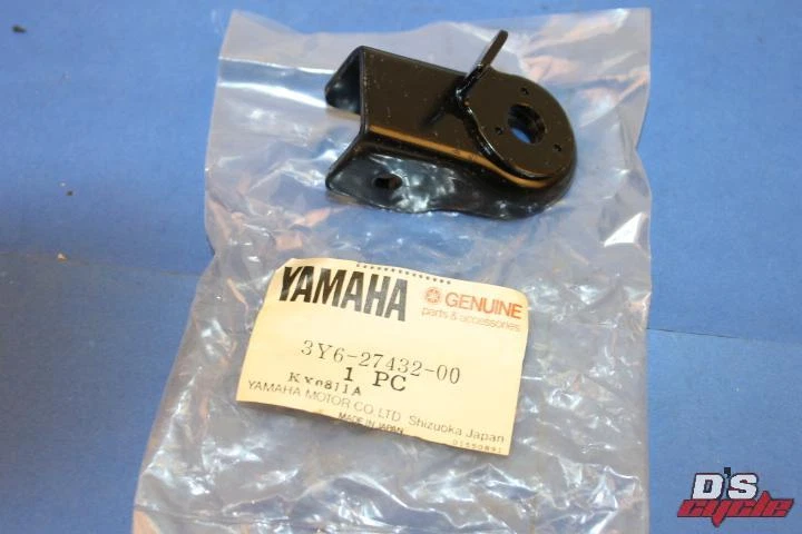SOPORTE DE CLAVIJA IZQUIERDA EXCITADOR YAMAHA SR250 1980-82 #1 OEM # 3Y6-27432-00 Foto 1 de 4