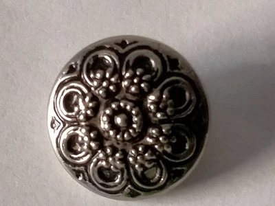 5 BOTTONI VINTAGE metallo - Immagine 1 di 4