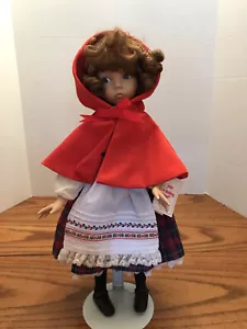 Muñeca de porcelana "Caperucita Roja" 14" de Knowles - Imagen 1 de 7