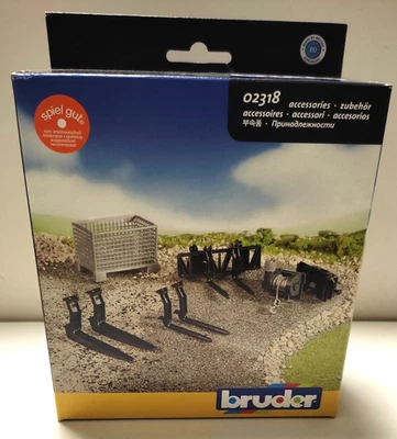 BRUDER 1:16 ACCESSORI TRATTORE ARGANO E CARICATRICE FRONTALE A FORCHE      02318 - Immagine 1 di 2