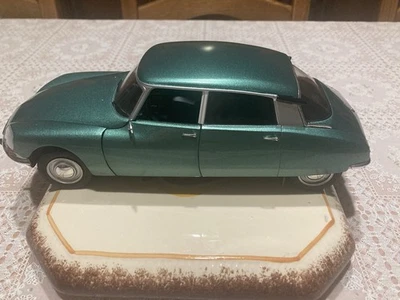 Citroën D Spécial 1/18  Solido Verte Rare  à La Vente - Photo 1/4