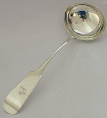 ENORME CUCHARÓN DE SERVIR CON CRESTA FAMILIAR EVANS DE PLATA ESTERLINA IRLANDESA RARO 1809 190 g Foto 1 de 4