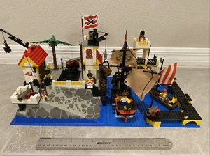 LEGO Pirates: Imperial Trading Post (6277) -100% Complete - Picture 1 of 24