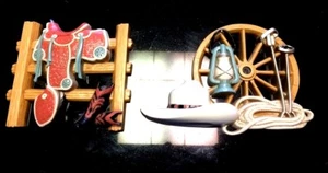 Vintage Plastic Homco Cowboy Western Wall Plaques Saddle Boots Wagon Wheel Hat - Imagen 1 de 6