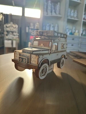 Land Rover Defender in legno, in kit di montaggio con istruzioni, 11x24x17cm - Immagine 1 di 4
