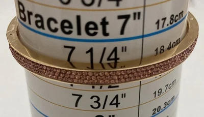 Brazalete Brazalete HENRI BENDEL Rosa Ajustado Estrás Tono Dorado Bisagras Foto 1 de 4