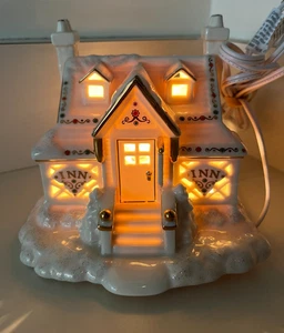 Lenox Village Treasures Mistletoe Park Inn, 2005,6340160, Lights Feature, Tested - Picture 1 of 12