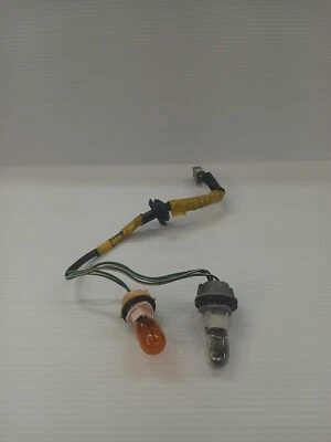 2001 2002 2003 丰田 Sienna 左/右尾灯插座安全带灯泡 原始设备制造商 — 第 1/4 张图片