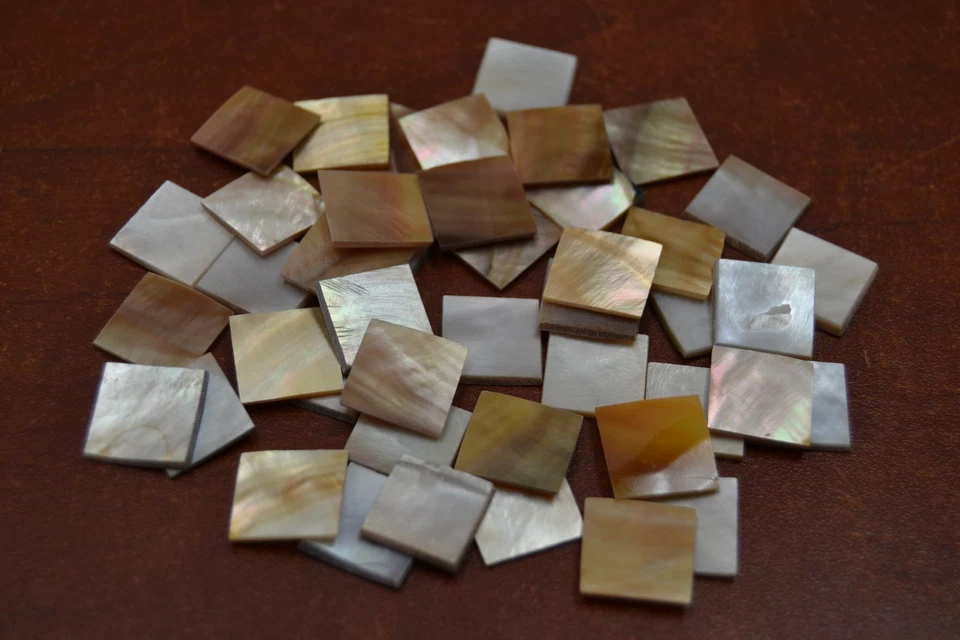 100 ШТ. ЗОЛОТАЯ ПЕРЛАМУТРОВАЯ ИНКРУСТАЦИЯ ПУСТАЯ 1/2» - Изображение 1 из 1