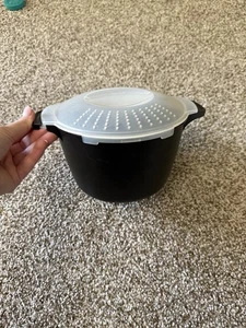 Pampered Chef Micro Cooker Microwave Steamer Locking Straining Lid 8 Cup 2 Quart - Picture 1 of 5