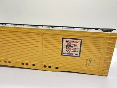 *READ* Vintage AHM HO Scale Union Pacific UP 40628 Box Car  - Image 1 of 4