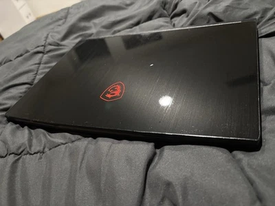 Portátil delgado MSI GF63 11SC-693 15,6" HD 1 TB, Intel Core I5 11ª generación, 12 GB de RAM Foto 1 de 4