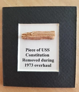 KLEINES STÜCK HOLZ VOM SCHIFF USS CONSTITUTION (ALTE EISENSEITEN) - Bild 1 von 3