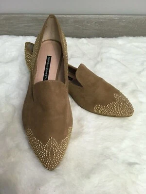 CONEXIÓN FRANCESA "Gabbie", Pisos Tachonados Dorados, Gamuza Beige Tostado, Talla 39.5M  Foto 1 de 4