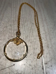 Collar Colgante Lucite Vintage Tono Oro Lucia con Diseño de Flor y Hoja - Imagen 1 de 8