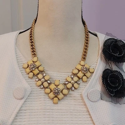 Collar de cadena vinculada con motivo de flores y pedrería J.Crew declaración Foto 1 de 4