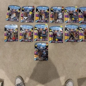 13 figuras de acción de Star Trek: The Next Generation con cartas leídas - Imagen 1 de 22