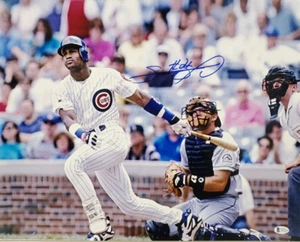 Sammy Sosa Signed Cubs 16x20 Photo (Beckett COA) - Picture 1 of 3