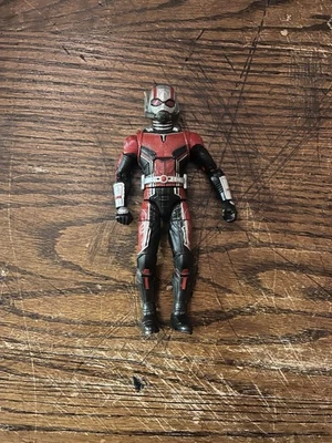 Figura de acción Astonishing Ant Man de Marvel Legends Foto 1 de 2