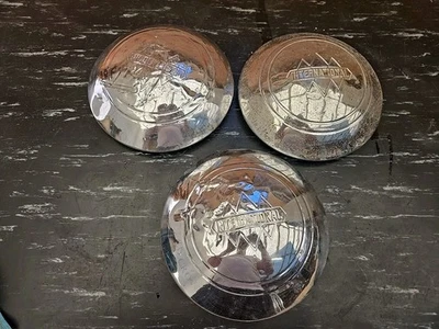 Tapacubos de camión cosechadora International vintage 8” I.D./10” O.D. Lote de 3 ratas Foto 1 de 4