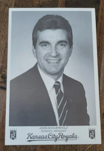 1984 ROYALS TEAM ISSUE 34 POSTCARD CARD SET NICE JOHN SCHUERHOLZ ROOKIE BRETT - Picture 1 of 3