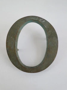 Vintage Messing Buchstabe Werbebuchstabe Metall O aus Dänemark mit Patina - Picture 1 of 5