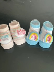 Calcetines bebé niña. 2 pares. Nuestro pequeño arco iris nuevo.  Muy lindo. - Imagen 1 de 6