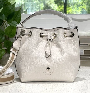 KATE SPADE EMMA SMALL BUCKET PERGAMENT CREME CROSSBODY BAG LEDER STREIFEN SILBER - Bild 1 von 16