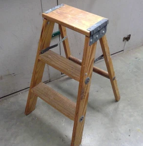 Cool Vintage Wooden 2 STEP LADDER Strong and Solid 23 1/2" tall - Picture 1 of 18