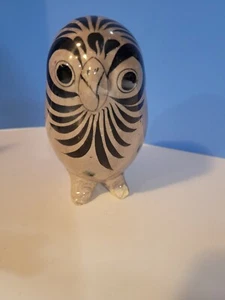 Beautiful Hand Painted Tanala Mexico Pottery Owl 5.5" Tall Chip On Left Foot - Picture 1 of 4