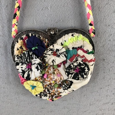 Bolsa de mão Christian Lacroix Bazar coração feminina pequena bordada com miçangas - Imagem 1 de 4