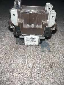 HONEYWELL R8222C1016 26-3515 DPST SWITCHING RELAY 24/50-60 - Picture 1 of 8