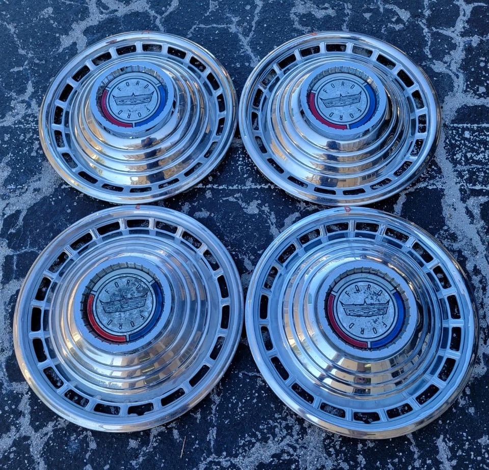 Tapacubos Ford Galaxy 1963 14" (4) usados OEM cubiertas completas en buen estado de conductor Foto 1 de 4