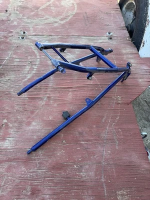 Subchasis trasero Yamaha 1998 1999 YZ125 YZ250 OEM 5DH-21190-00-P0 Foto 1 de 4