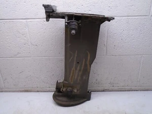 M5 385689 Johnson Evinrude 18 20 25 HP Exhaust Housing Leg & Rubber Mounts - Picture 1 of 6
