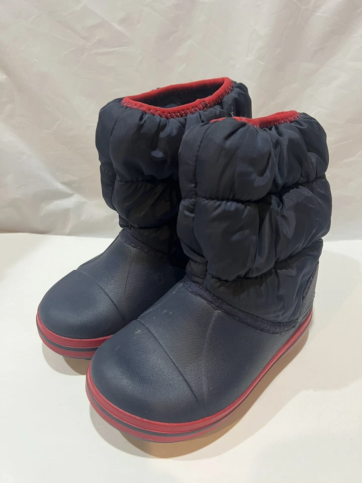 Bota Crocs Winter Puff Infantil - Azul Marinho/Vermelho Tamanho C8 - Imagem 1 de 4