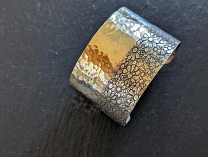 Wide bronze cuff bracelet with sunflowers and a sparkling hammered texture - Picture 1 of 8