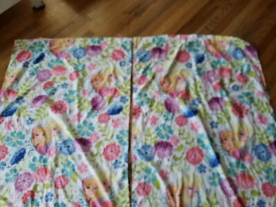 Disney Frozen Elsa & Anna Floral fabric - Image 1 of 3