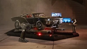 Mattel Creations Hot Wheels R/C The Batman Ultimate Batmobile 1:10 - Picture 1 of 6