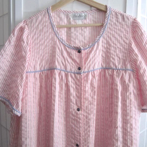 Bata plumero abrigo vintage Herbcraft XL rosa a rayas Seersucker bordada - Imagen 1 de 11