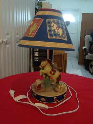 Base de lámpara occidental con pantalla Kidsline Montana Collection de colección Foto 1 de 4