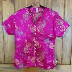Top stile asiatico rosa motivo floreale Petite XXL corto Skeeve - Foto 1 di 8