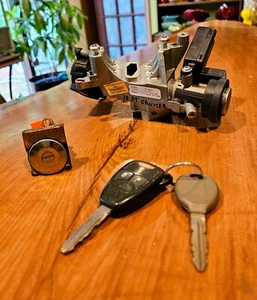 07-10 PT CRUISER OEM IGNITION LOCK CYLINDER SWITCH WITH IMMOBILIZER AND 2 KEYS - Bild 1 von 4