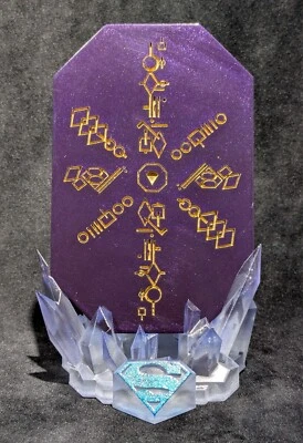 Smallville - Brainiac Black Box prop replica with crystal stand