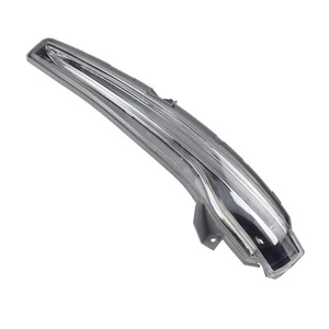 Right Side Mirror Repeater Indicator Lamp For Mercedes W205 C-Class 0999067401 - Picture 1 of 9