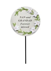 DENKMAL NAN & OPA RUNDE LILIE BLUME PLAKETTE STICK + BOTSCHAFT FRIEDHOF SPIKE - Bild 1 von 1