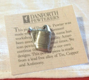 Danforth Pewter Pin Lapel Pin Pewter Wathering Can With original Card - Bild 1 von 2