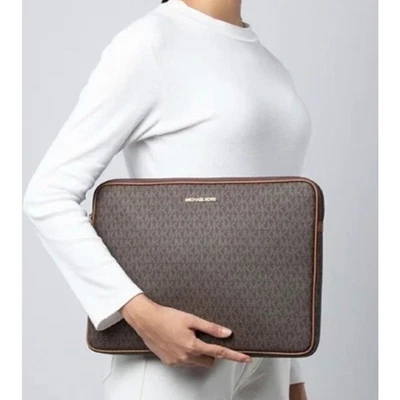 MICHAEL KORS подпись Jet Set путешествий большой ноутбук чехол коричневый мульти - Изображение 1 из 4