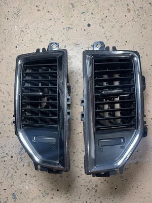 Rejilla de ventilación de aire central lateral derecho derecho Nissan Titan 2016-2021 OEM Foto 1 de 4