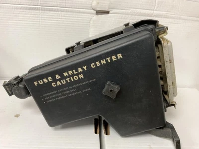 Conjunto de caja de fusibles de motor Dodge Pickup 1500 2002-2004 usado OEM Foto 1 de 4